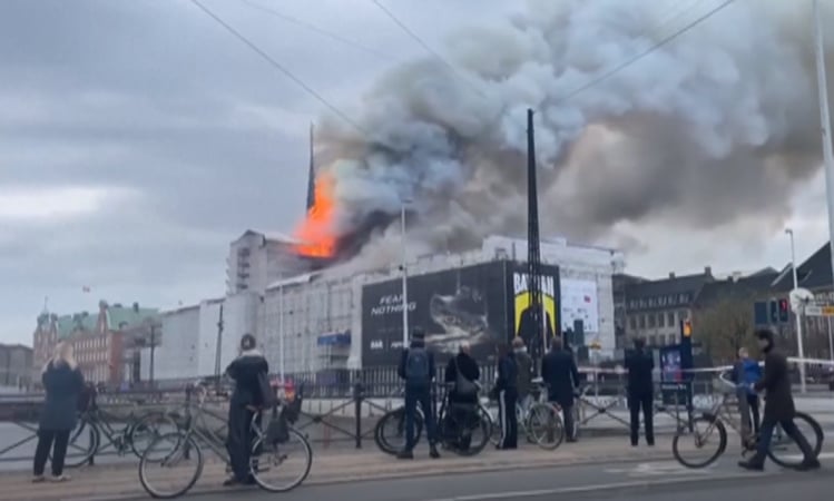 У вівторок, 16 квітня, у Копенгагені спалахнула найстаріша у світі 400-річна фондова біржа Берсен.