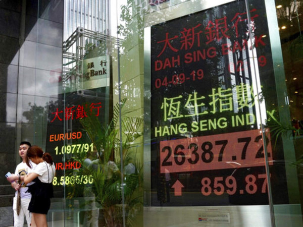 Індекс Hang Seng, при розрахунку якого враховуються 82 найбільші капіталізації на Гонконзькій фондовій біржі компанії, зріс за підсумками торгів 24 квітня на 2,21% — до 17201,28 пункту.
